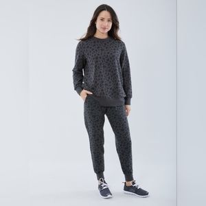 Ingrid + Isabel Maternity leopard sweatshirt and joggers